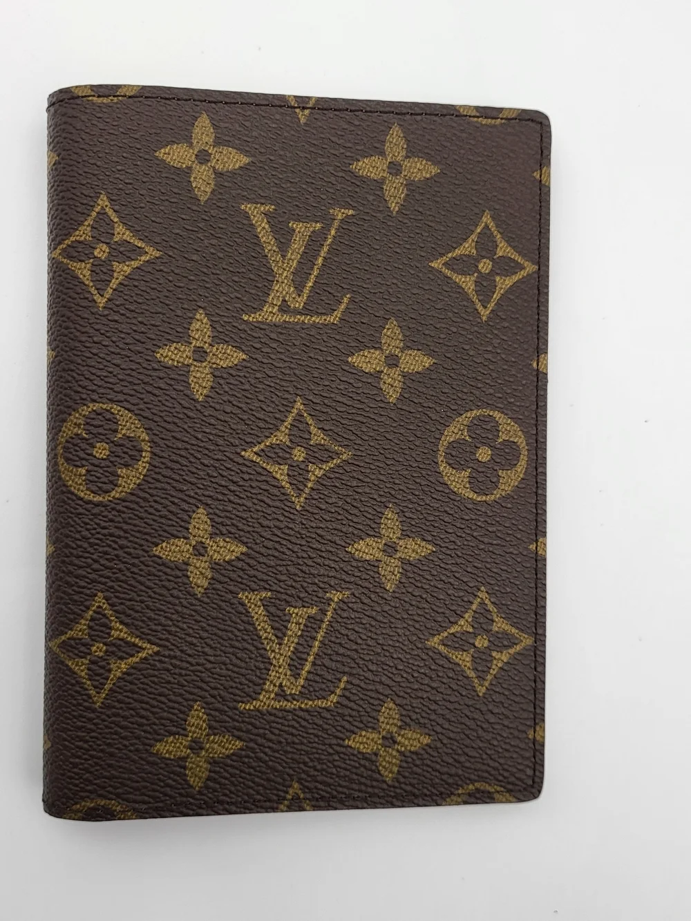 LOUIS VUITTON Monogram Canvas Passport Cover.Authentic..